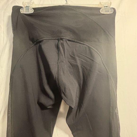 LULULEMON black and mesh leggings excellent condition 8 - Picture 4 of 8